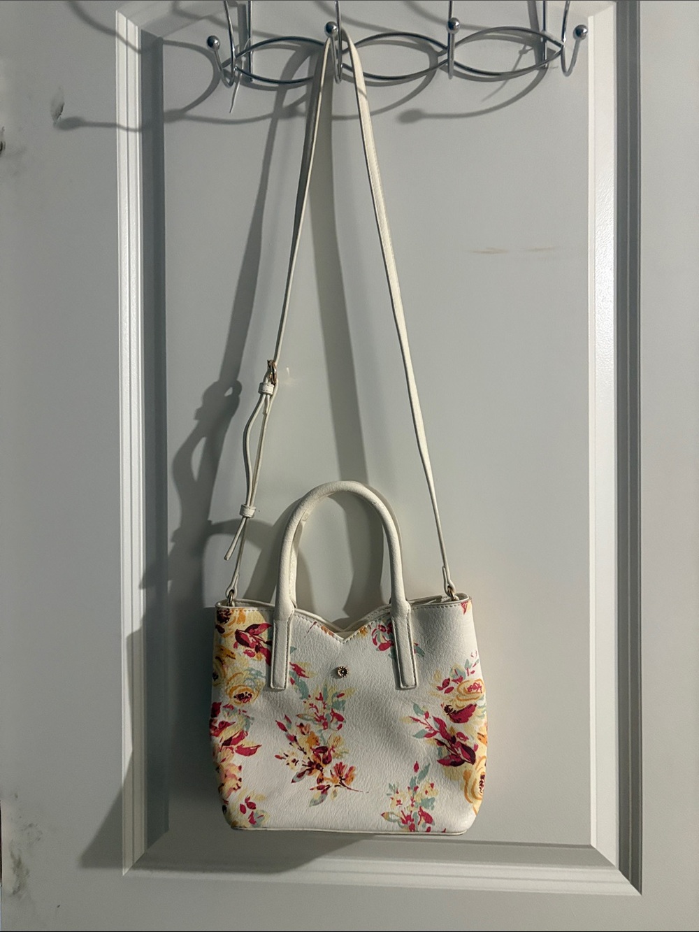 LC Lauren Conrad White Floral Crossbody Bag
